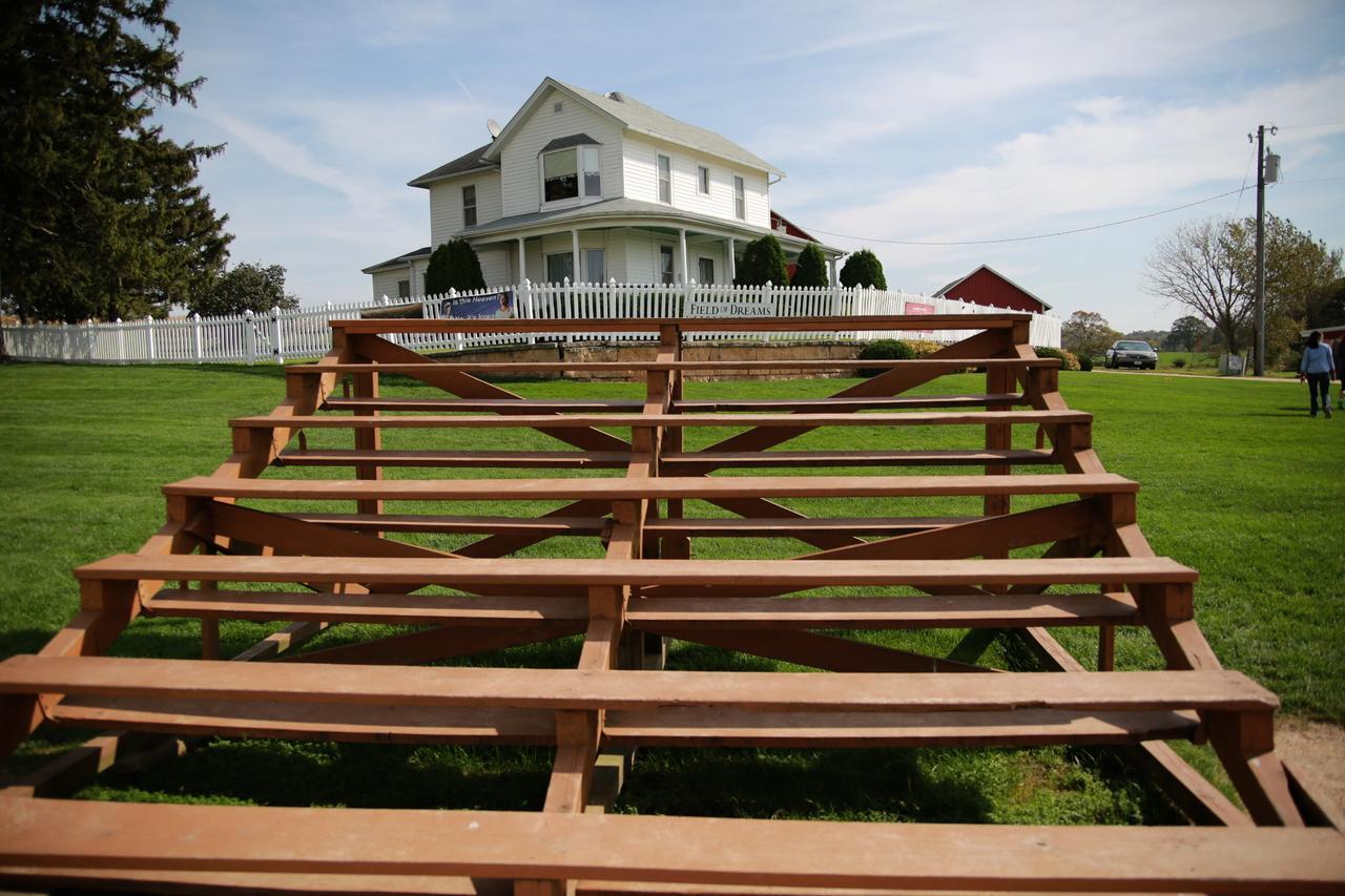 Field Of Dreams House Apartment Dyersville Bagian luar foto